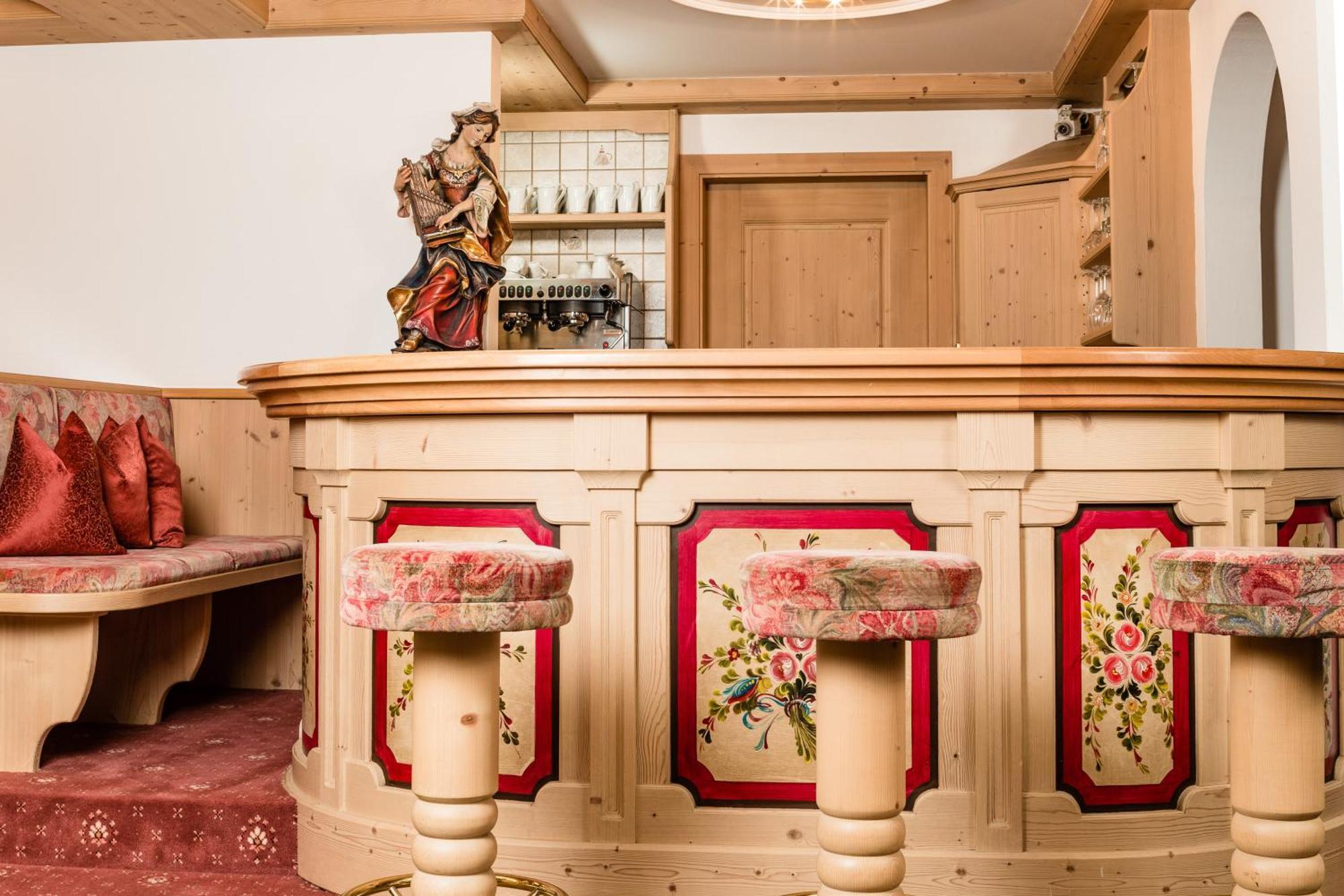 Apartments Villa Gardena - Gardenahotels Selva di Val Gardena Ngoại thất bức ảnh